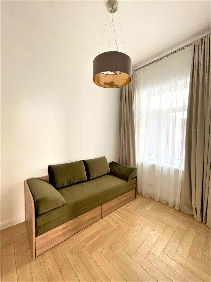 Picturesque Old Town Apartment With Charming Balcony 카우나스 외부 사진