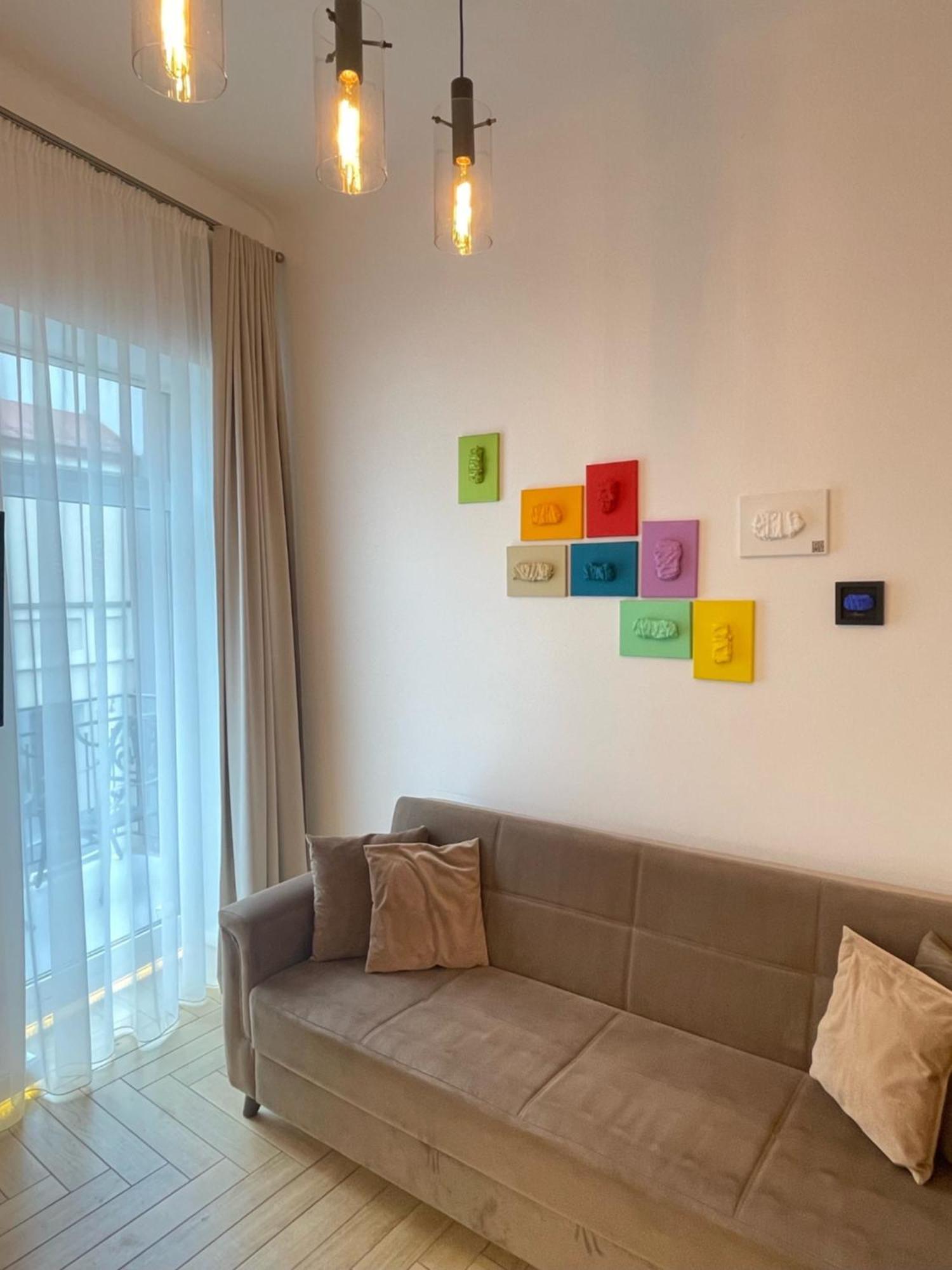 Picturesque Old Town Apartment With Charming Balcony 카우나스 외부 사진