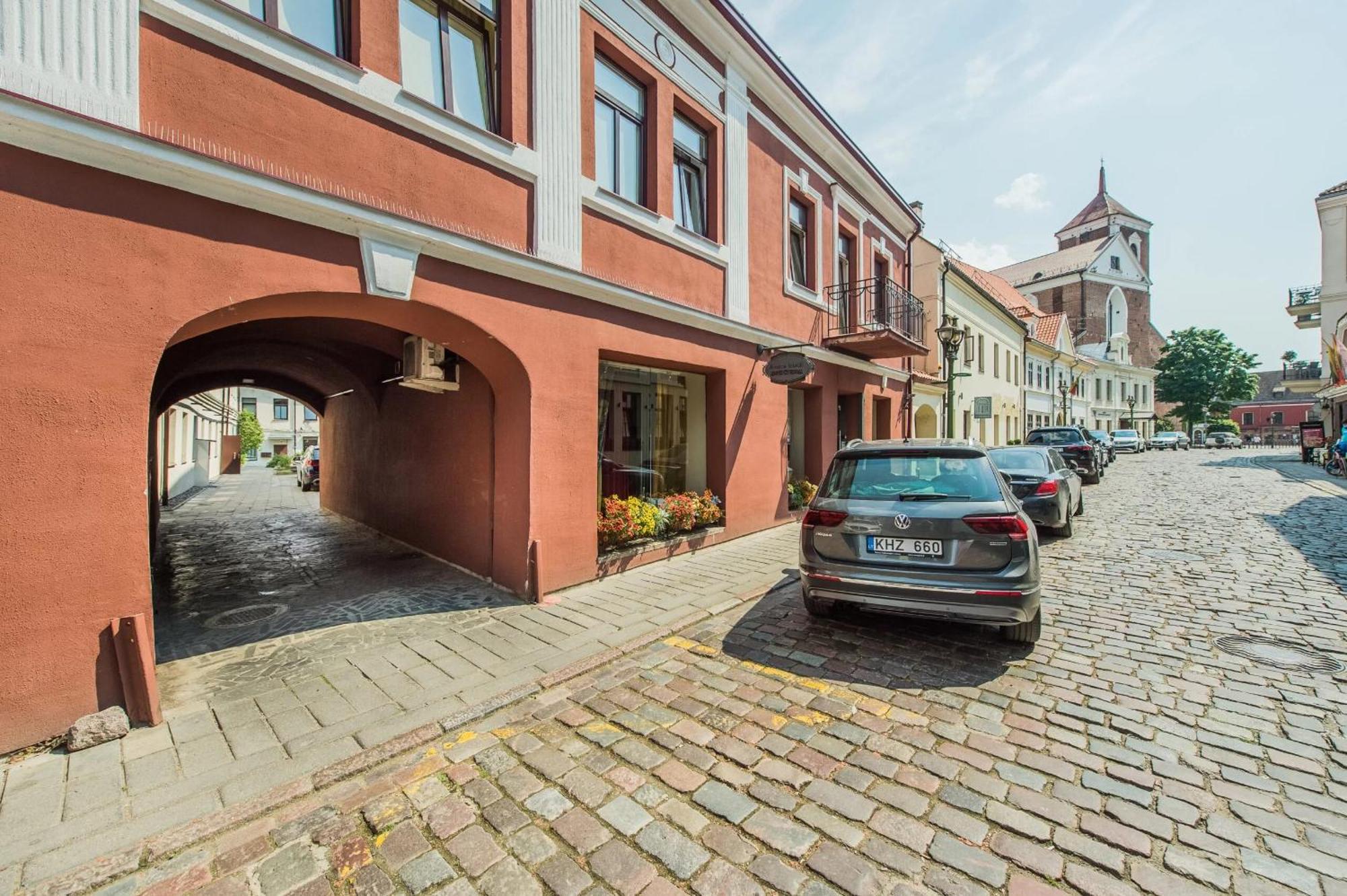 Picturesque Old Town Apartment With Charming Balcony 카우나스 외부 사진